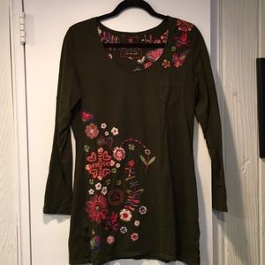 Green Long Sleeve shirt with colored embroidery